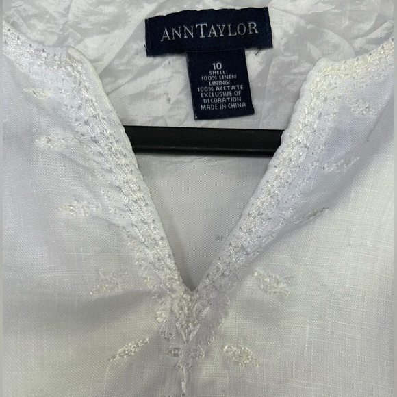 Ann Taylor White Linen V neck top,lined 100 acetate, side zipper. Embroidered. - Picture 1 of 6